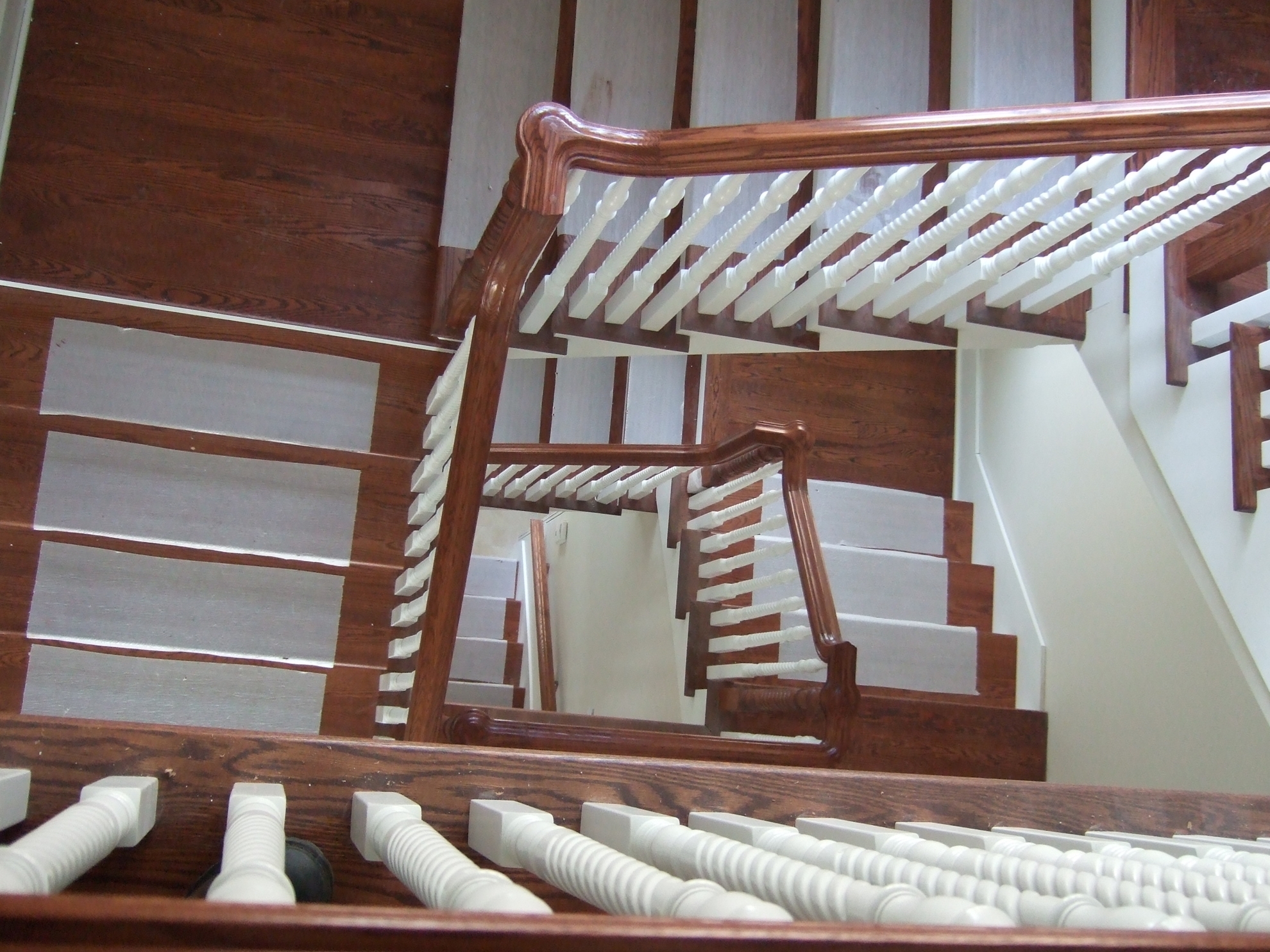 Image sur 06-Escalier barreaux de bois