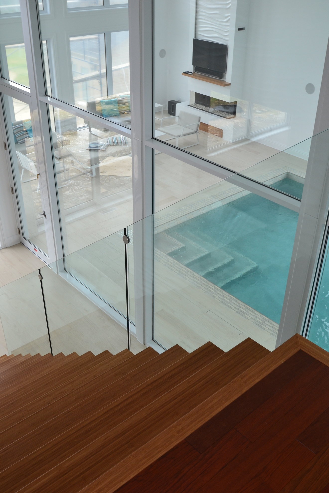 Picture of 10-Escalier panneaux de verre
