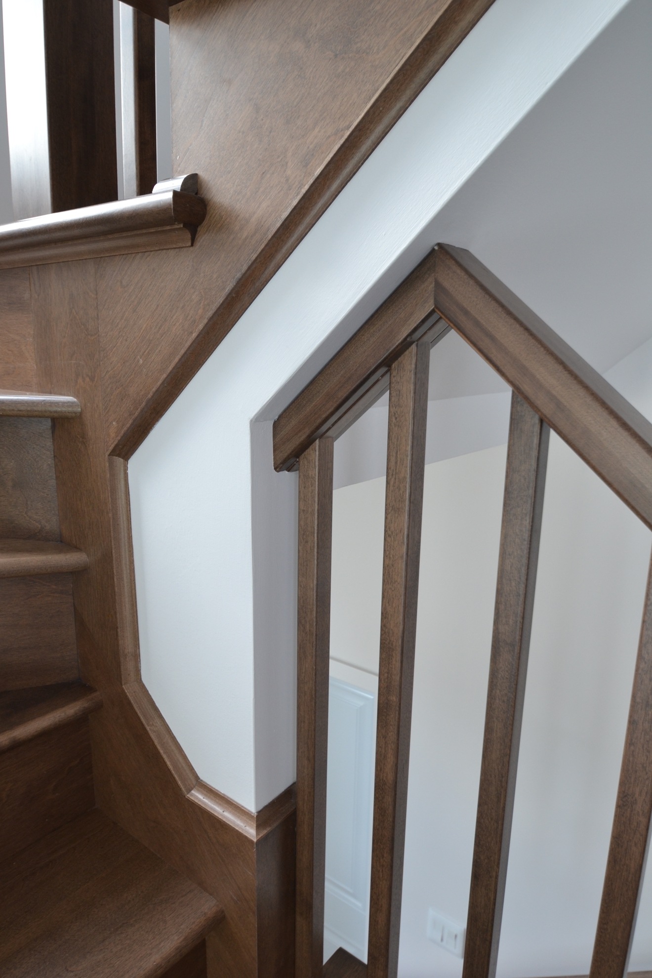 Image sur 12-Escalier barreaux de bois