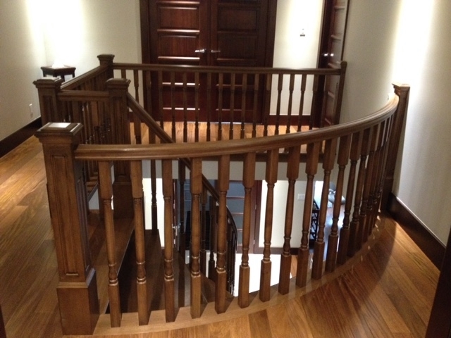 Image sur 13-Escalier barreaux de bois