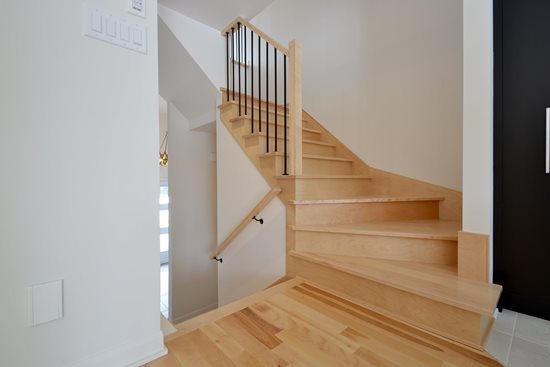 Escalier barreaux de bois